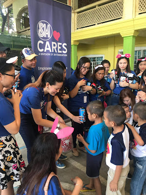 SM MALLS IN BALIWAG AND PULILAN WRAP UP 2019 GIVING GIFTS TO DECADES-OLD ORPHANAGE BULACAN