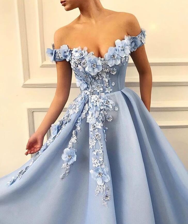 A Designer Makes Gorgeous Dresses Any Woman Would Fall For A Designer Makes Gorgeous Dresses Any Woman Would Fall For