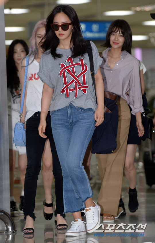 Check out the pictures from SNSD's arrival in Korea - Wonderful Generation