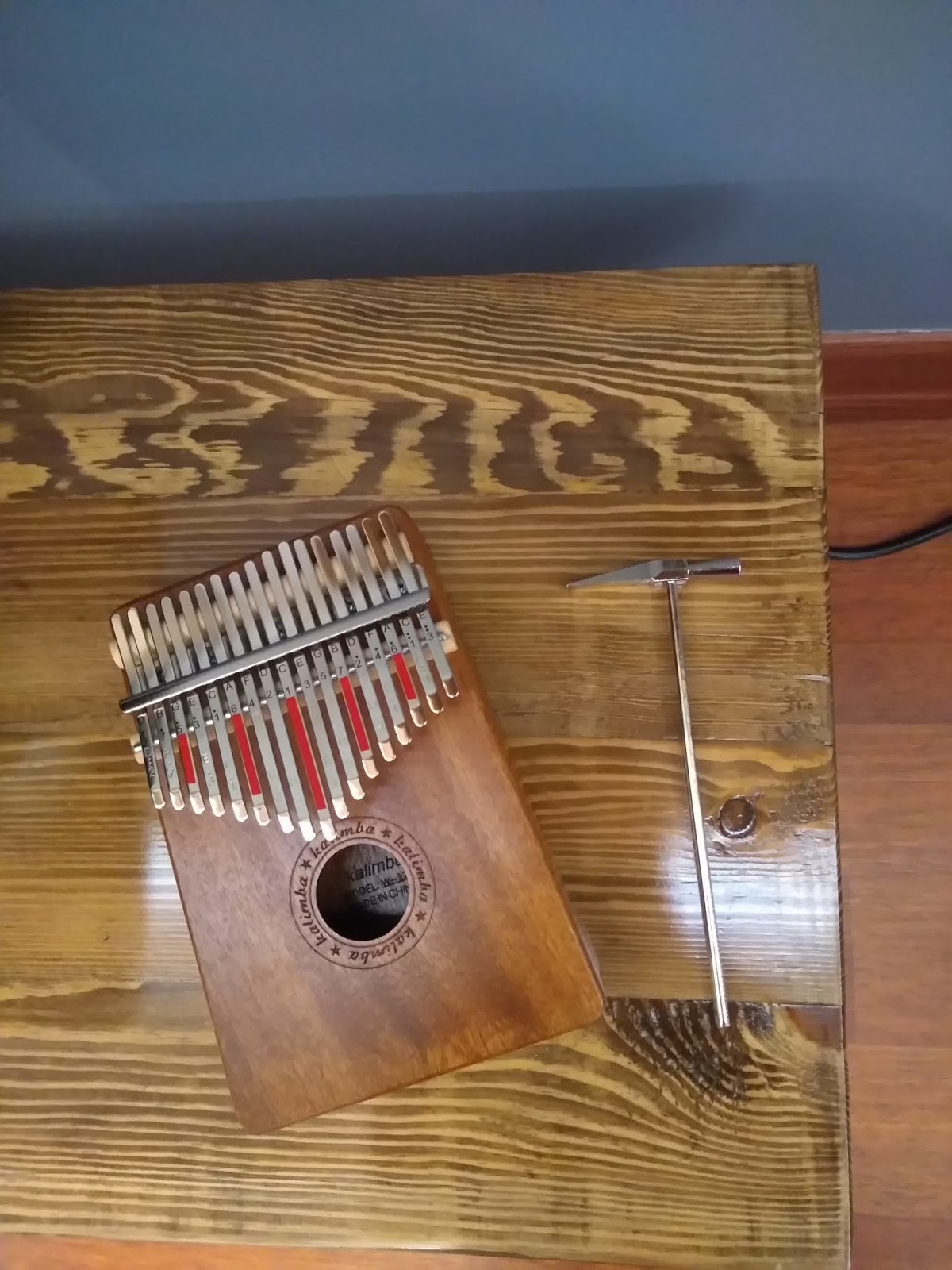 Amazon Com Gecko Kalimba 17 Keys Thumb Piano With Waterproof Protective Box Tune Hammer And Study Instruction Portable Mbira Sanza Finger Piano Gift For Kids Adult Beginners Professional Musical Instruments