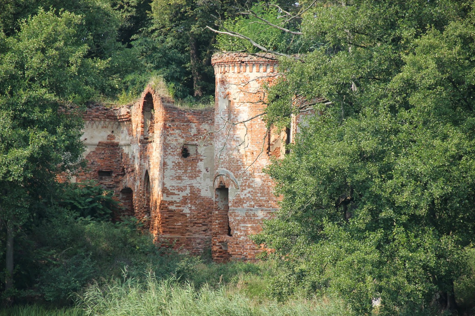 wielkopolskie impresje Jezioro Góreckie i ruiny zameczku Klaudyny