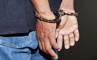 शराब पीकर हंगामा कर रहे युवक ने चार पुलिसकर्मियों को दांत काट किया जख्मी शराब पीकर हंगामा कर रहे युवक ने चार पुलिसकर्मियों को दांत काट किया जख्मी