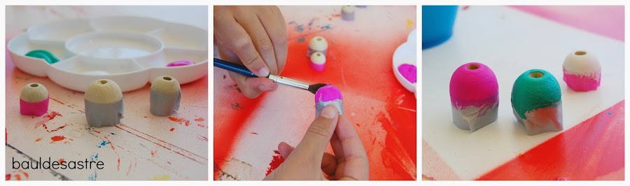 collar con bolas de madera