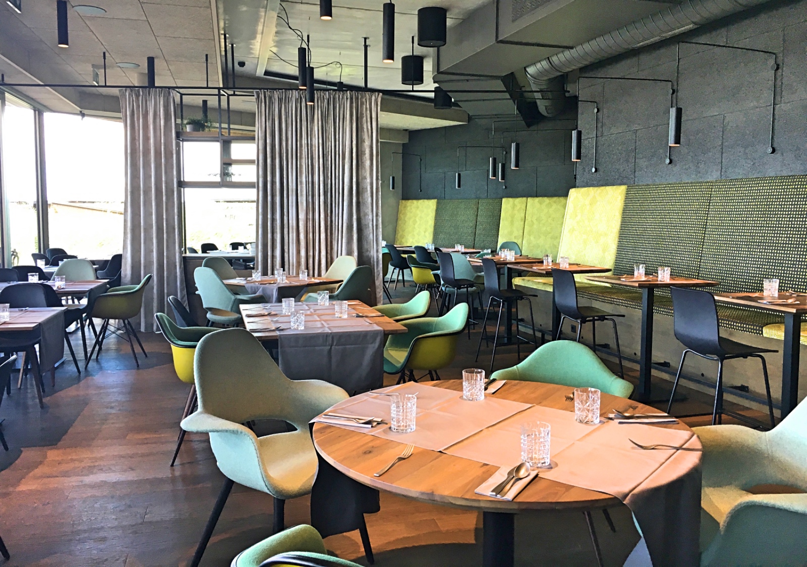 Die Welt Ist Ein Wurstelstand Schubert Theater