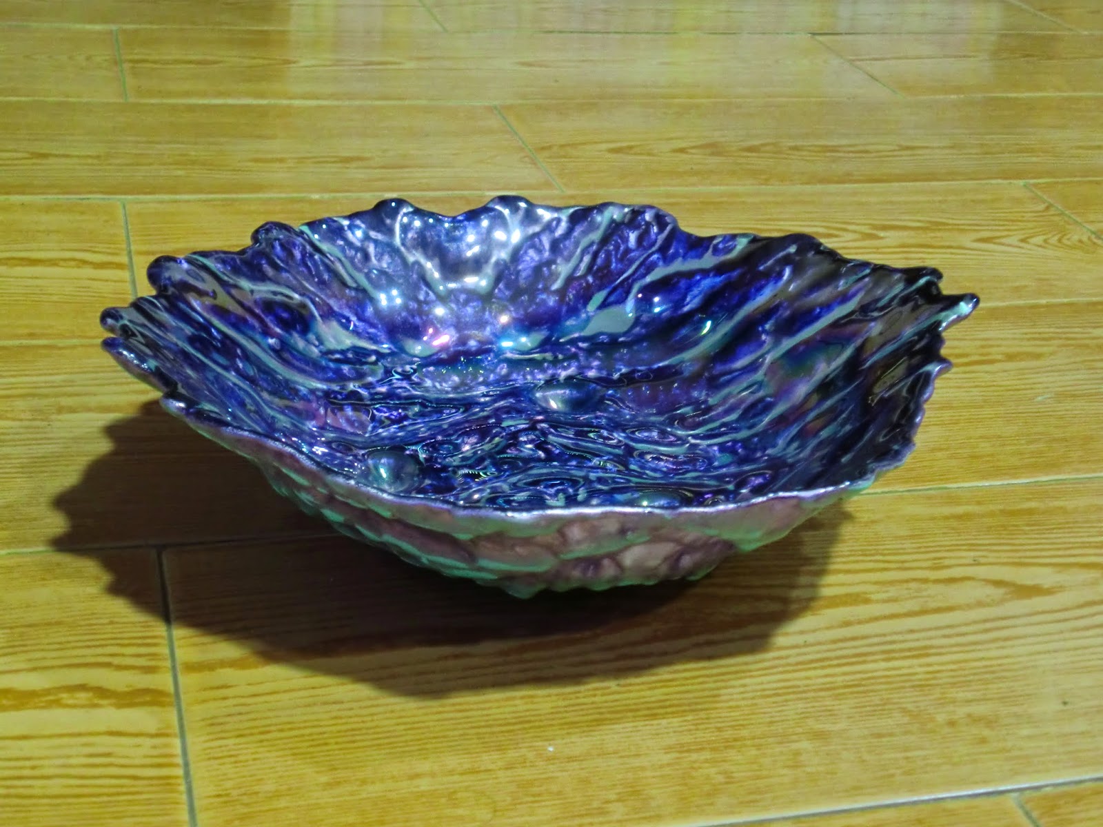 Fuente pintada a mano desde lateral