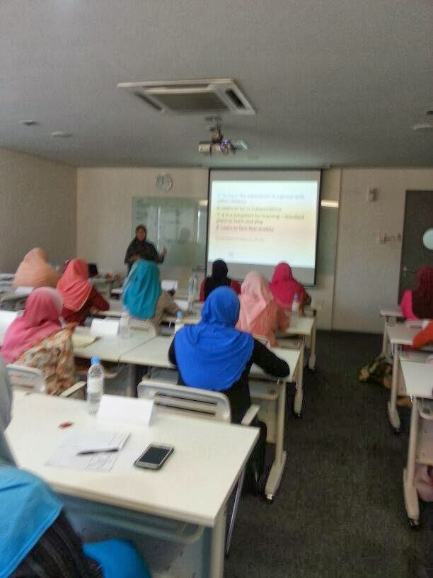 PENULIS KETIKA MEMBERI CERAMAH