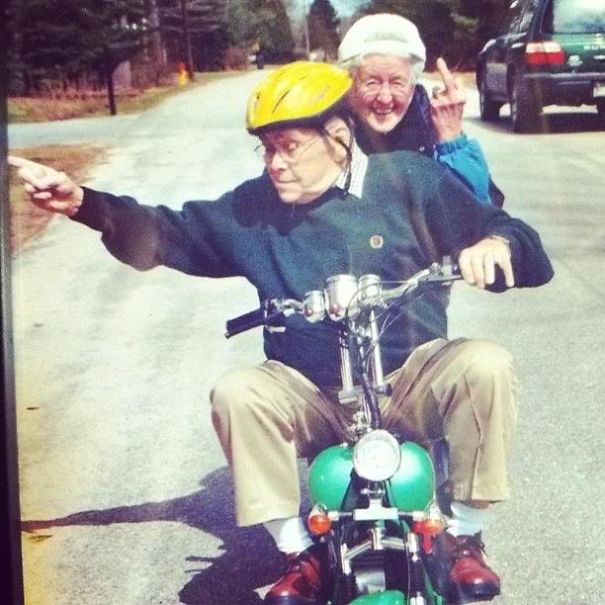 16 Elderly Couples Prove You’re Never Too Old To Have Fun - Staying Young!