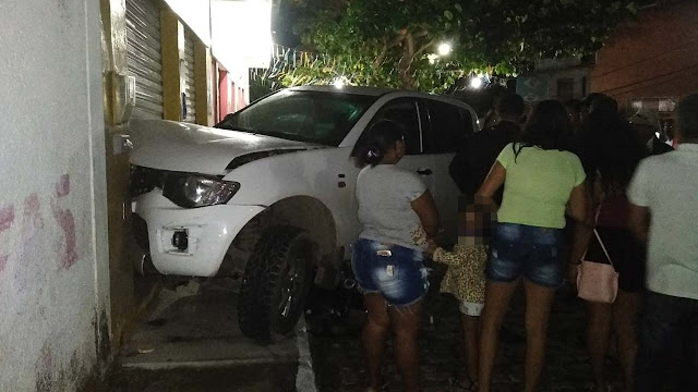 Caminhonete avança sobre moto no bairro Jacobina III