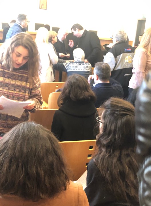 Εικόνες μέσα απο την Δίκη Τοπαλούδη. Ο πατέρας δεν άντεξε: “Γιατί την βασανίσατε; Τι σας έκανε το κορίτσι μου;”