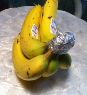 Keep Bananas Fresh Longer, by snapguide.com Image: Keep Bananas Fresh Longer, by snapguide.com