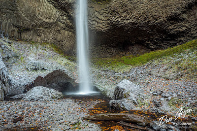 Latourell Falls amidst fall colors in the Columbia River Gorge National Scenic Area, Oregon, USA.