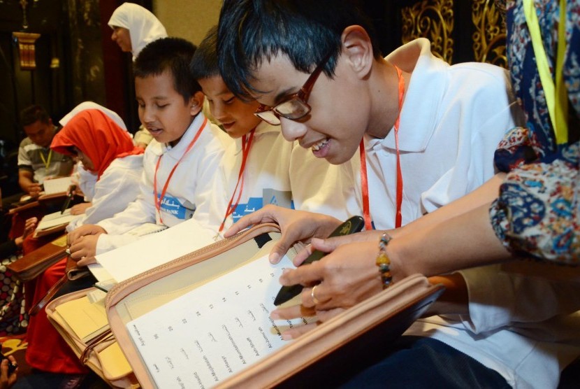 Karakteristik Tunanetra dalam Aspek Fisik atau Sensoris dan Motorik