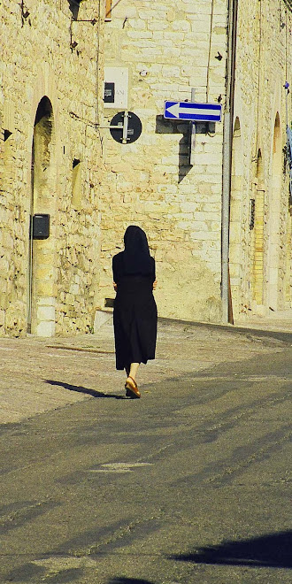 NUN ASCENDING, Assisi, 1999: Jost van Dyke