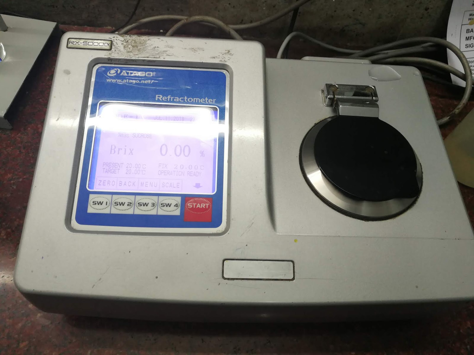 Principle and working of digital Refractometer.