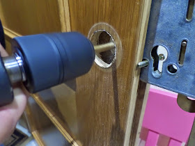 Mis enredos, pensamientos y actividades: Instalación de nuevo escudo en