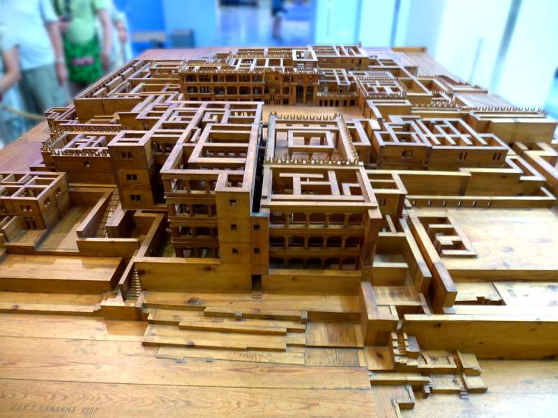 IL FASCINO DEL LABIRINTO DA QUELLO DI CNOSSO, COSTRUITO DA DEDALO PER ORDINE DEL RE IL FASCINO DEL LABIRINTO DA QUELLO DI CNOSSO, COSTRUITO DA DEDALO PER ORDINE DEL RE