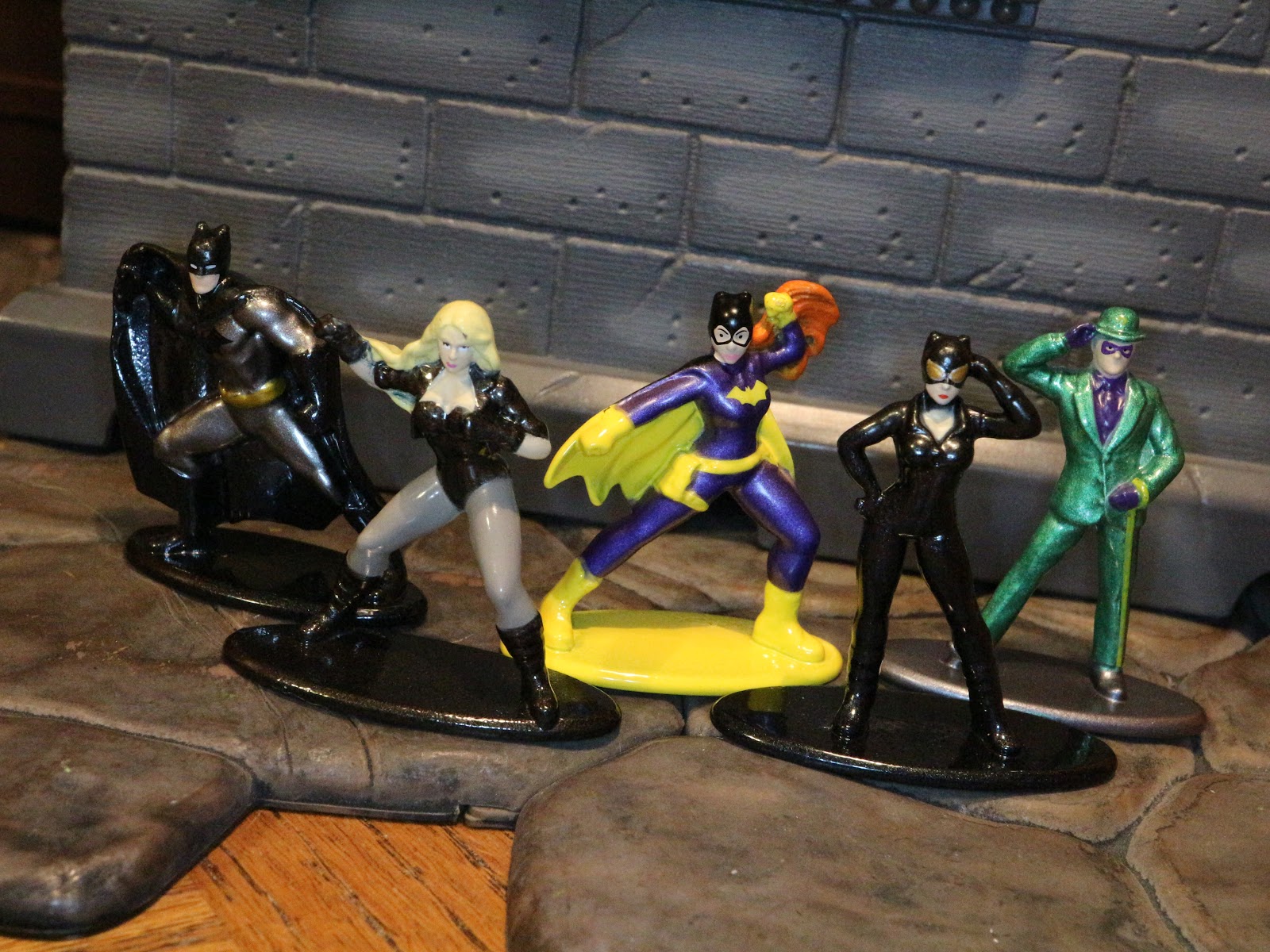 Is for sale online Jada Toys M370 DC Comics Catwoman Metals Figure 10cm 