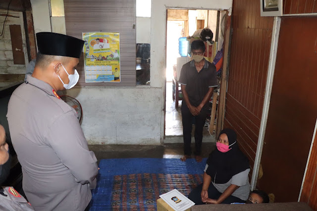 Kapolres Karimun Memberikan Bantuan kepada Arjun Muhammad Gibran Penderita Infeksi Bakteri Dalam Darah Putih