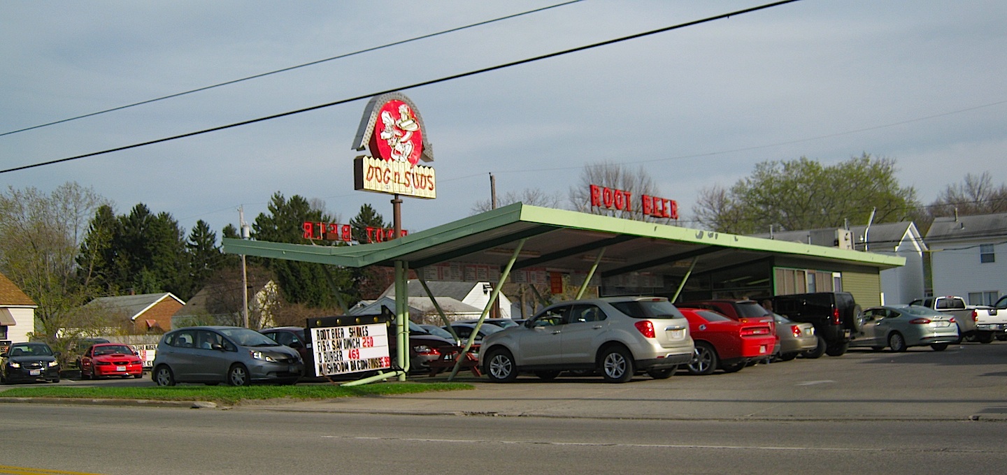 Brady's Bunch of Lorain County Nostalgia: My First Texas Burger at Dog