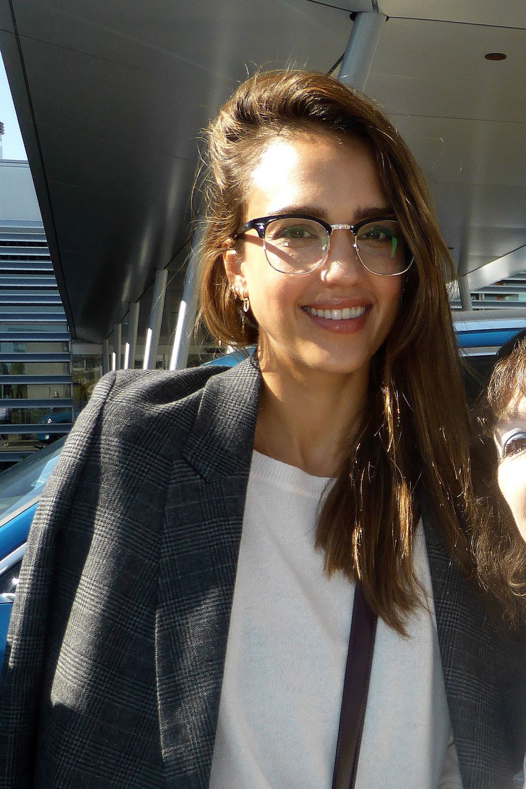 jessica alba arriving at munich airport 09 29 2019 0 0 monday september