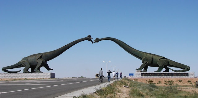 The unique "kissing dinosaur" dome in China