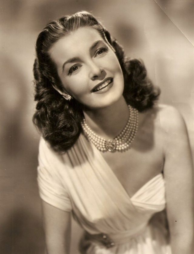 The Archetypal British Beauty: Glamorous Photos of Patricia Roc in the ...