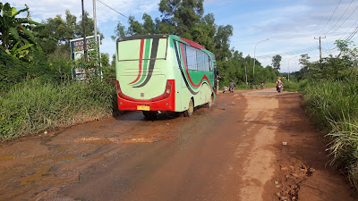 Jalan Rusak di Tanjung Piayu Batam, Berlubang dan Berlumpur. Harap Perhatian Gubernur dan Wakil Rakyat.