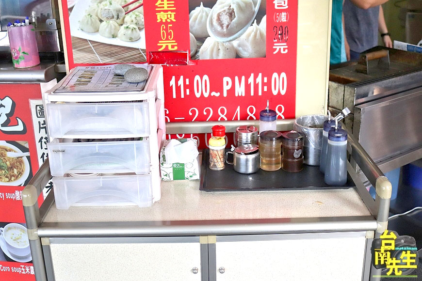 台南湯包生煎包/鎖住湯汁一咬就爆漿/皮薄Q彈餡料鮮美/獨家配方自製餡料/用料實在CP值高/連外國人都愛吃/忠實顧客連續吃一週都吃不膩