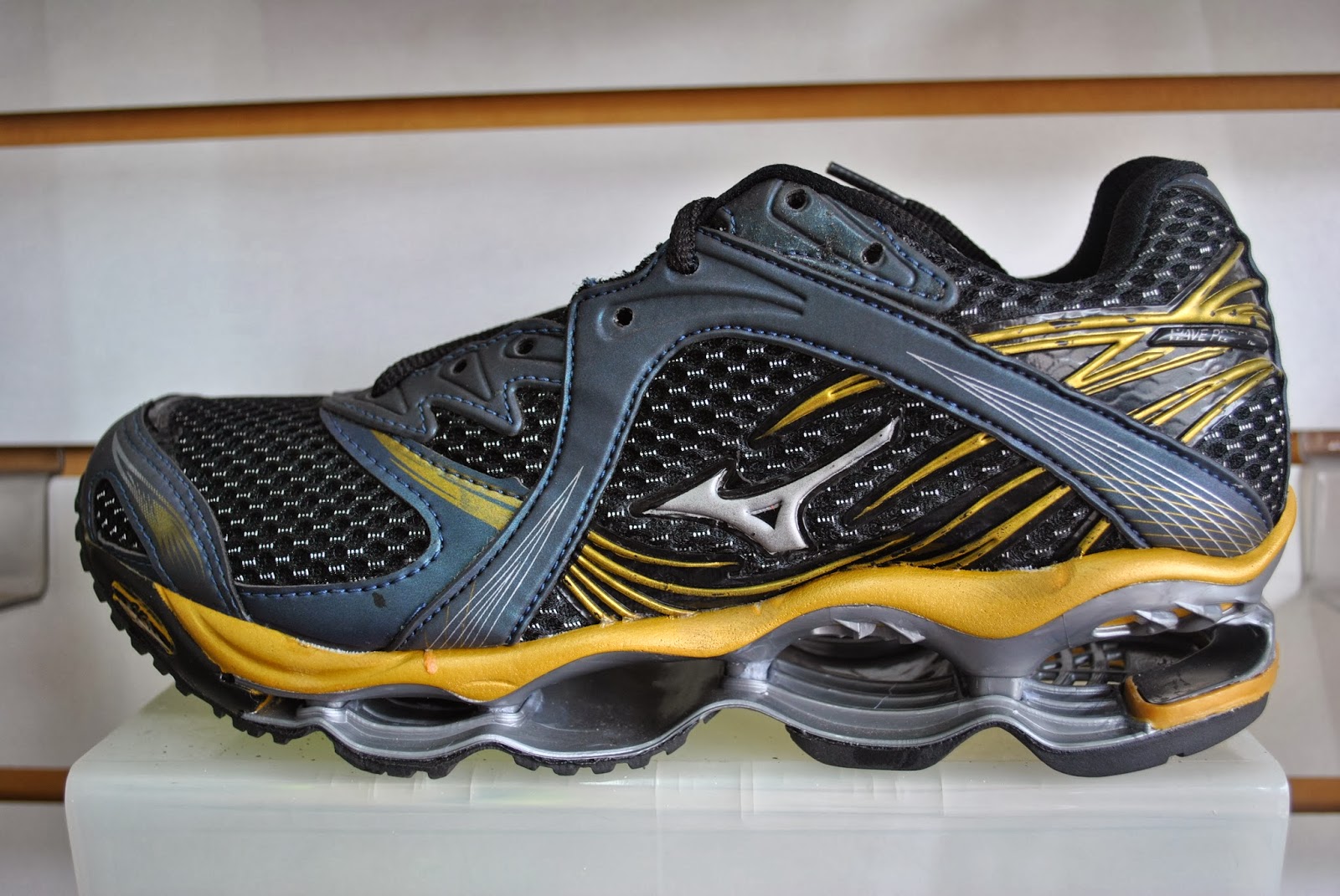 mizuno wave 1