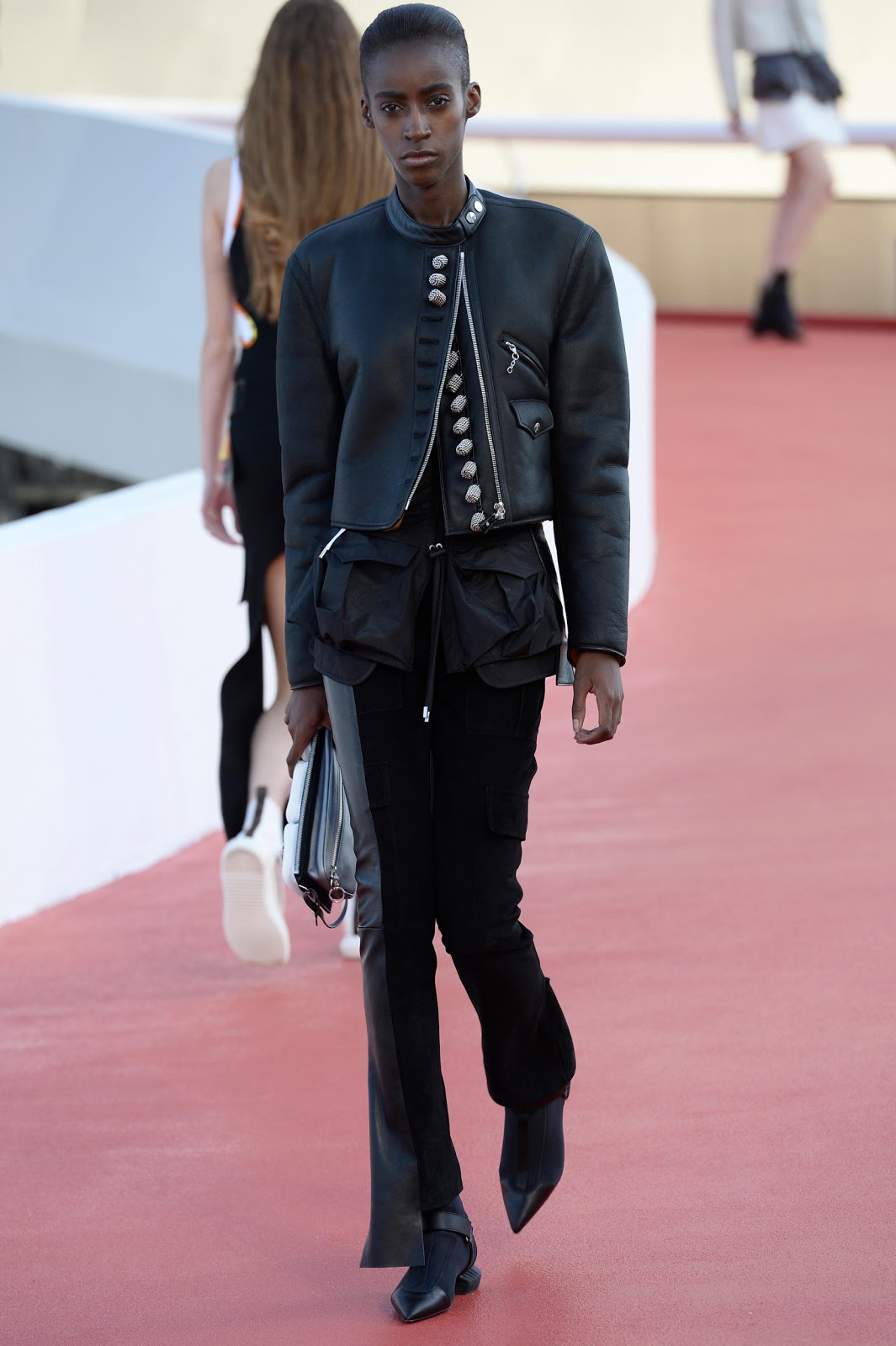 Europe Fashion Men's And Women Wears......: LOUIS VUITTON STAGES A ...