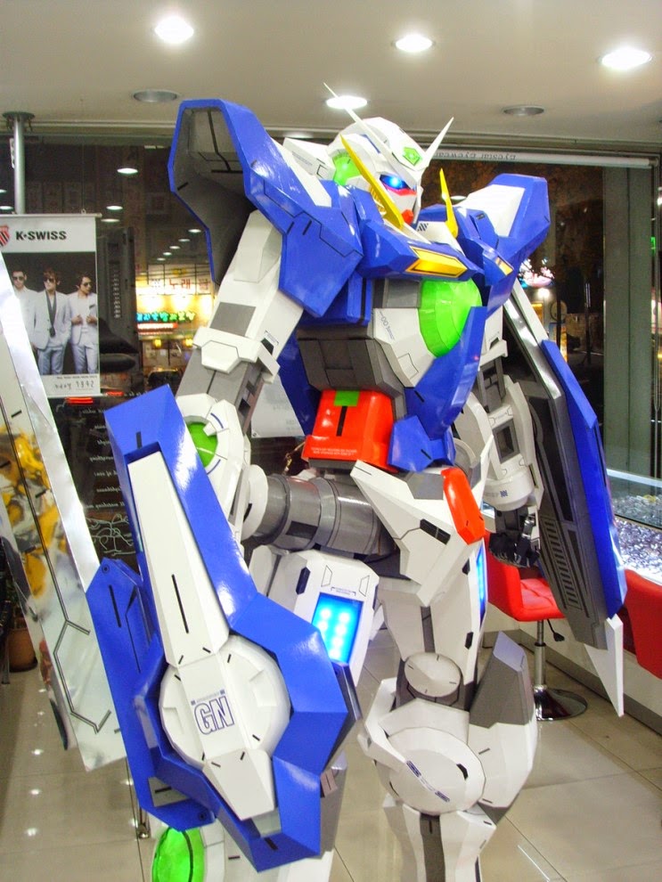6 1/2 foot Paper Craft: Gundam Exia with LED