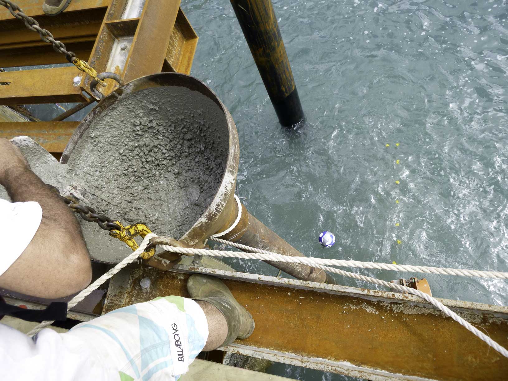 How to Perform Underwater Concreting Using Tremie Method?