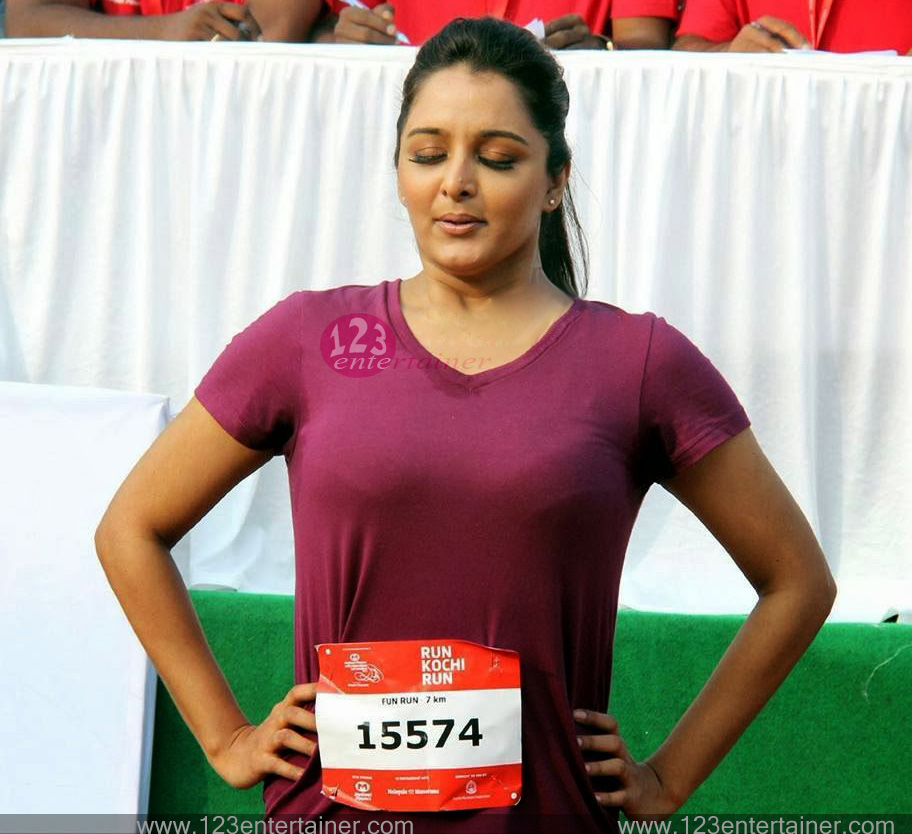 123musio Manju Warrier Latest Hot Photos From Kochi Marathon 