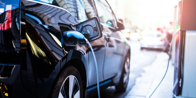  Ηλεκτρικά αυτοκίνητα, σκούτερ και ποδήλατα: Τι επιδοτήσεις θα ανακοινώσει η κυβέρνηση -Αναλυτικά τα ποσά   