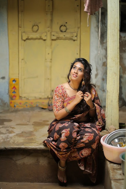 Actress Chetan Uttej Latest Hot Pics In Saree Navel Queens