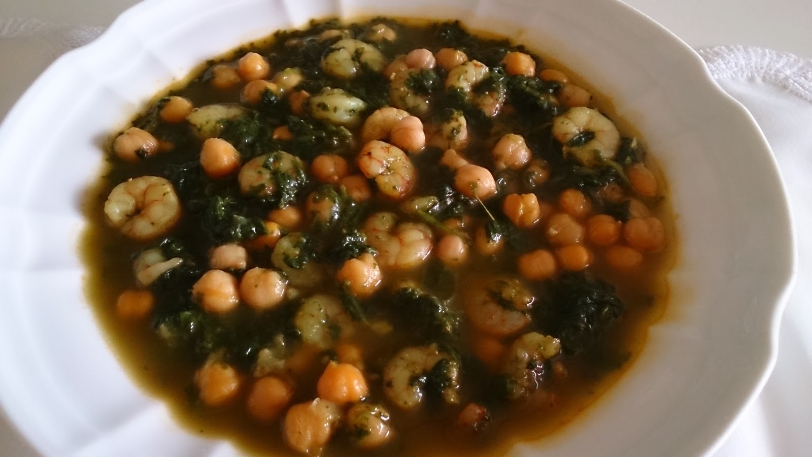 Fácil y Sano Garbanzos con Gambas y Espinacas