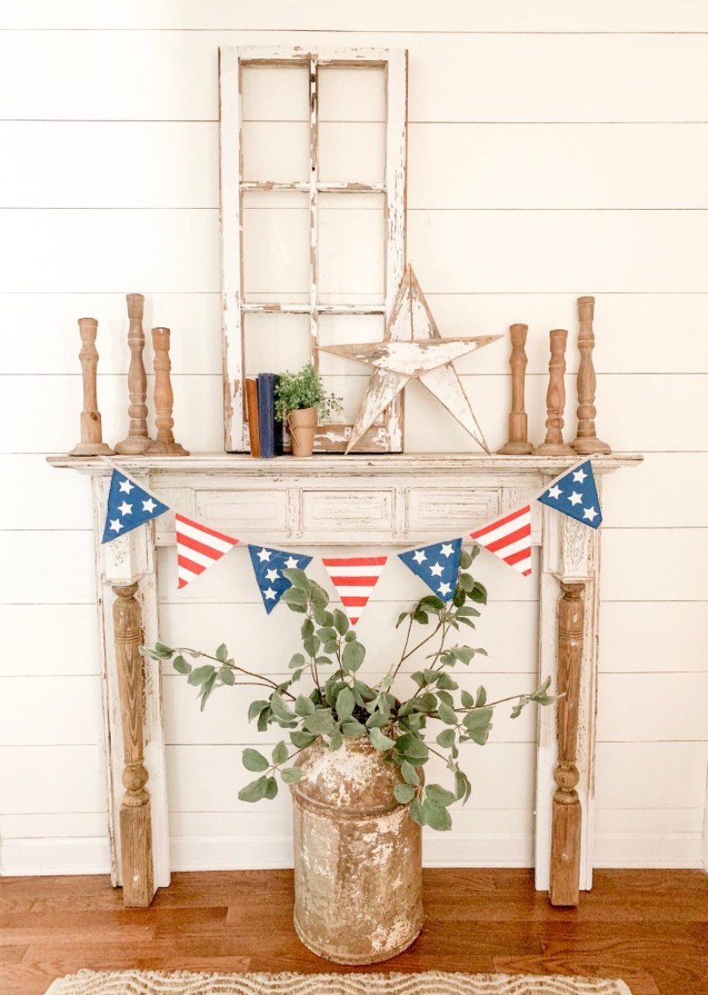 Easy 4th of July Modern Farmhouse Décor - last-minute, simple yet pretty ideas to decorate your home or party on a budget for the 4th of July!