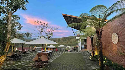 De Potrek Bromo Hotel & Resto, cafe Kekinian dengan Konsep Alam Pegunungan