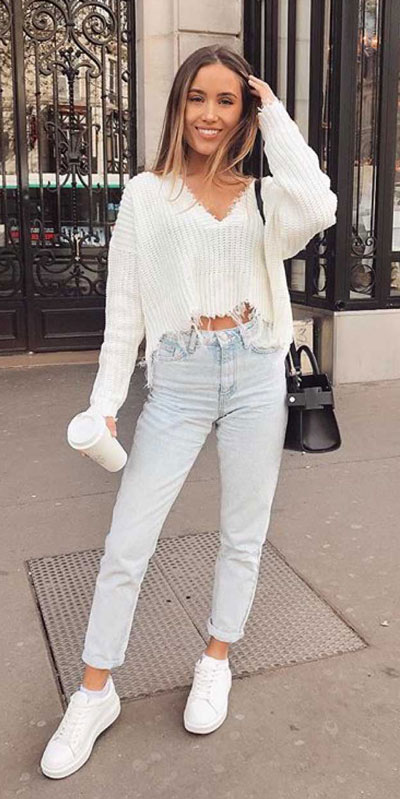 Are you looking for cute summer style? Have a look at these cute summer outfits to stand out from the crowd. Summer Fashion via higiggle.com | top + light jeans | #summer #summeroutfits #cute #top