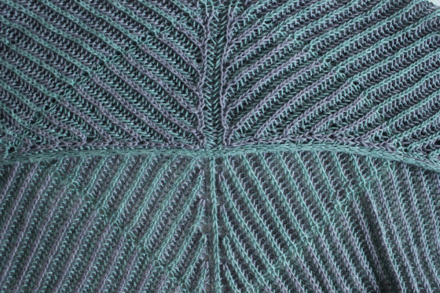 Briochangle shawl brioche knitting pattern by Katrine Birkenwasser