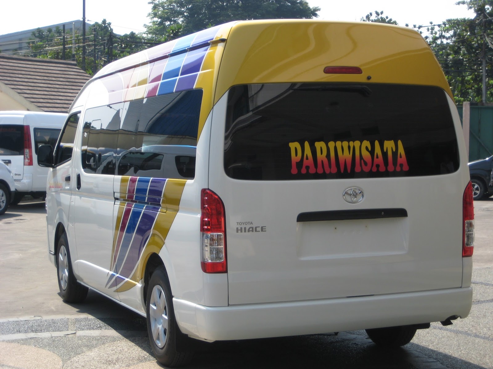 Bus Jackal Holidays - KM Trans - Sewa Bus Bandung