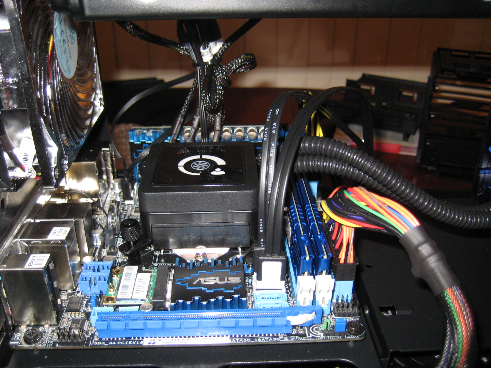 nicej's Cosmos II Extreme Gaming Computer Build, BitFenix Prodigy ...