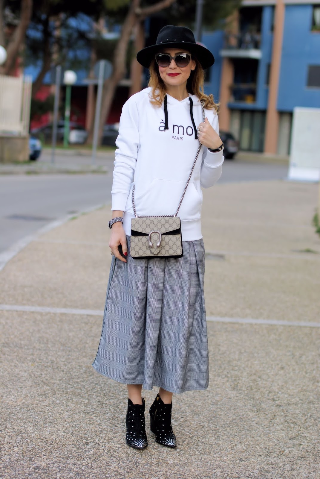 A Moi Paris: my easy daytime look with a white hoodie | Fashion and ...