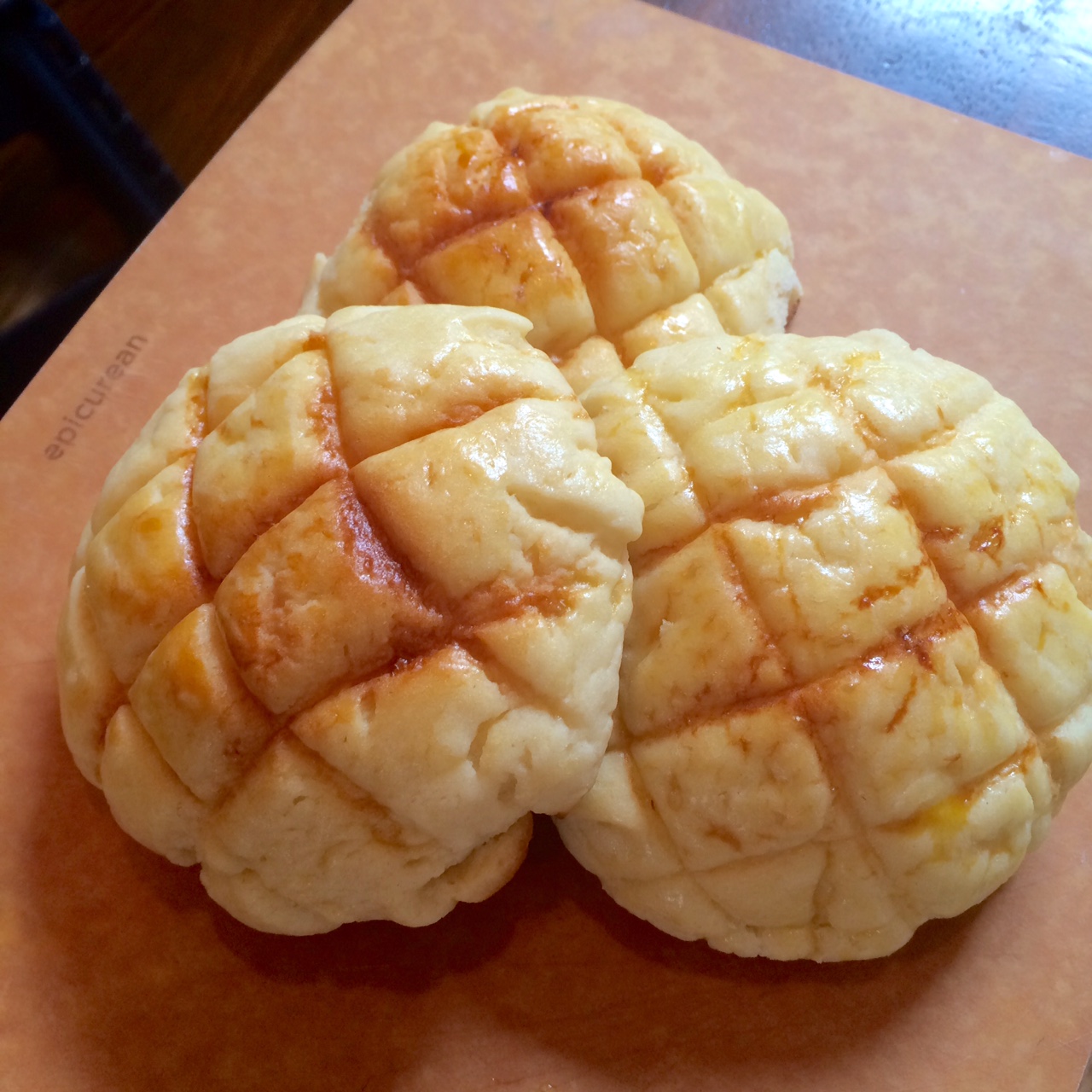 Taiwanese Pineapple Buns (Buo Luo Mien Bao 台式菠蘿麵包 )