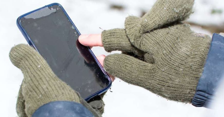 How To Stop iPhone From Shutting Down In Cold Weather | Protect Your