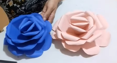 Como fazer Flor de cartolina fácil e rápida passo a passo - Como fazer  artesanato