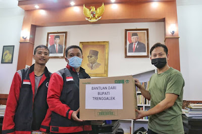 Hindari Kerumunan, Bupati Trenggalek Distribusikan Masker Gratis untuk Masyarakat Melalui Ojol