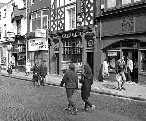 Cases Street, 1984