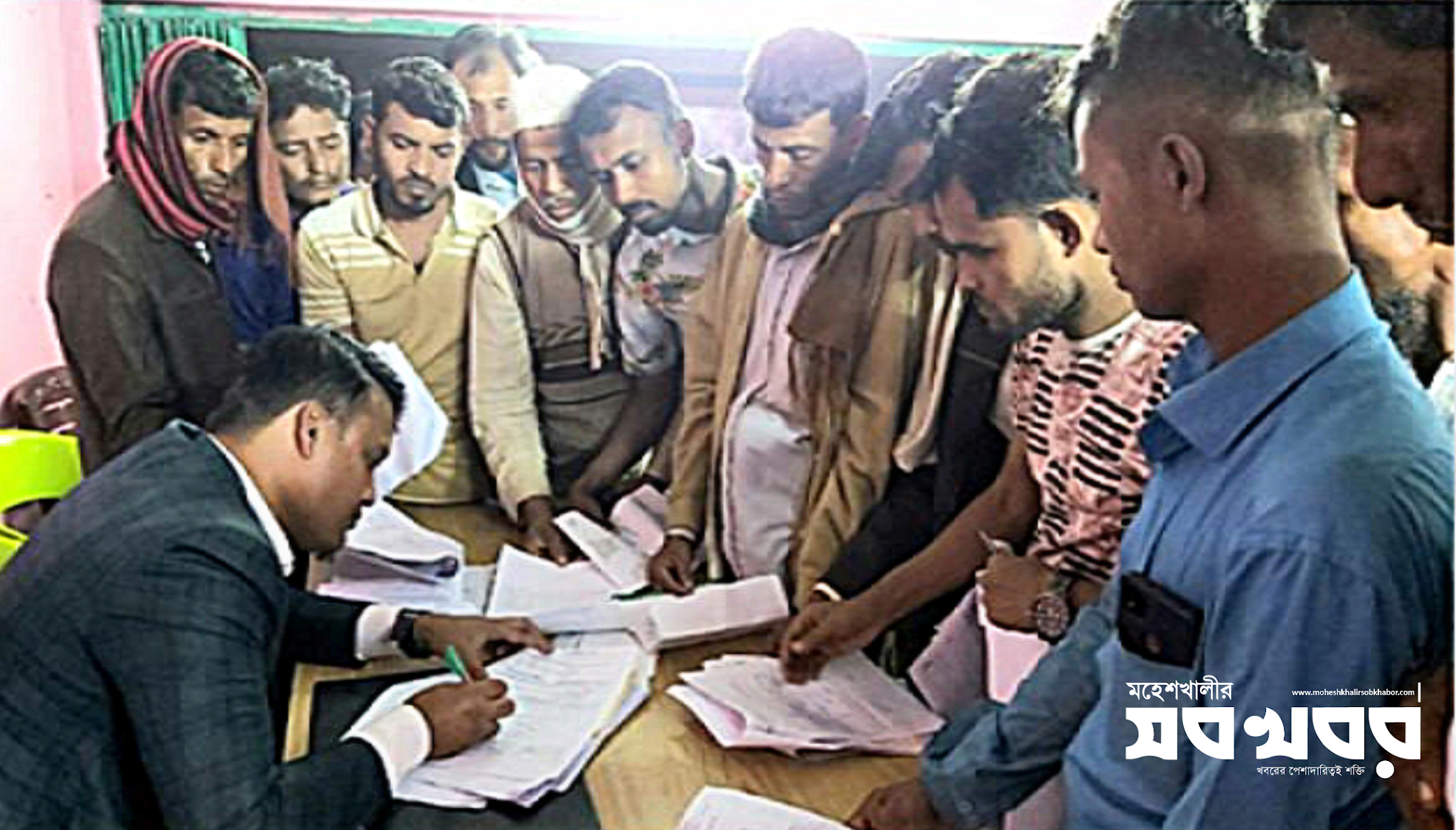 কালারমার ছড়ার চেয়ারম্যানের কল্যানে ফ্রিতে জন্মনিবন্ধন করতে মানুষের ব্যাপক সাড়া কালারমার ছড়ার চেয়ারম্যানের কল্যানে ফ্রিতে জন্মনিবন্ধন করতে মানুষের ব্যাপক সাড়া