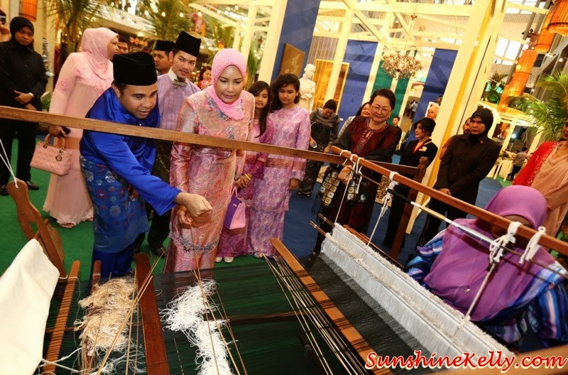  Raya 2014: Songket Weaving @ Pavilion Kuala Lumpur, hari raya aidilfitri, hari raya 2014, pavilion kl, songket weaving, batik, royal terengganu songket, songket